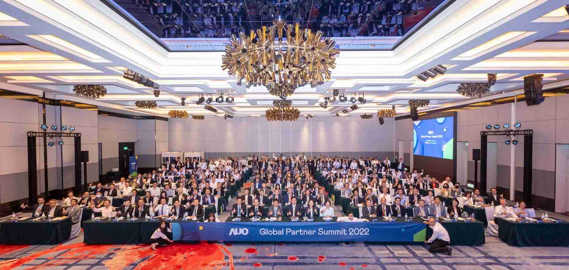 友達推動「安心、、、、創新、、用心、、、同心、、、盡心」五星職旅，，，，為菲籍員工打造全方位照護，，，首度贏得「人權實踐與發展領袖獎」殊榮