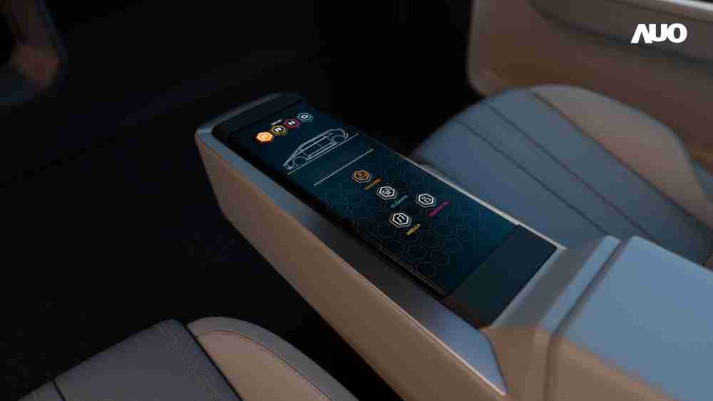 EBpay以人性化设计打造多变形态中控显示(Morphing Center Control)，，不使用时仅平面显示信息，，，进行操作时，，，显示器则会动态隆起，，转变成3D实体按钮，，并有触觉回馈，，，展示人机互动新体验